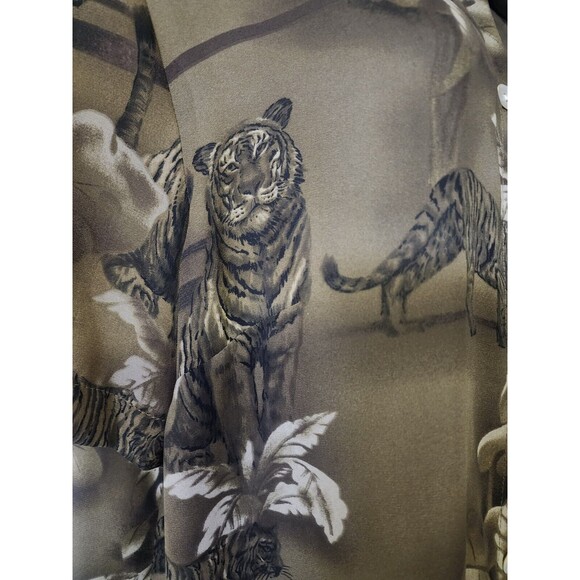 Olivia Rose green Semi Sheer Safari Tiger Blouse Size 16M Button Down - Picture 4 of 9